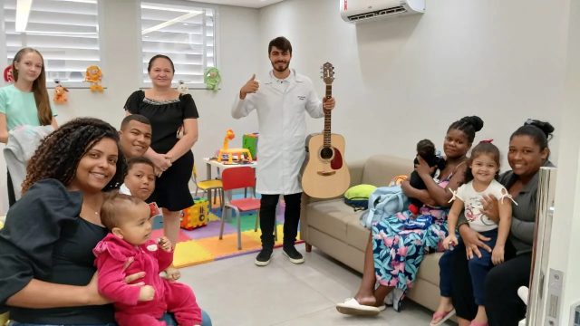 Atendimento com música na brinquedoteca